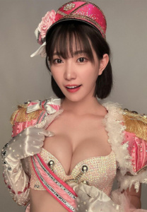 Akari-Mitani-Av-sexy-holidays