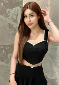 Jirayapa-Inchuaoy-Smile-black